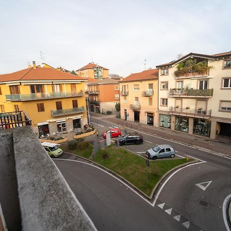 Ag Apartment Cormano Bagian luar foto